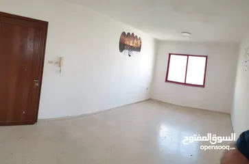  1 شقة صغيرة للإيجار في ضاحية الحاج حسن بقرب الاذاعة ومستشفى الحنان طابق ثالث