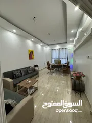  1 فرصه لي لاستثمار للبيع شقه مواجره في الخوض مكان راقي موقع مبنى ع الخط الاول من شارع مزون