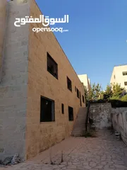  19 منزل مستقل للبيع الجبيهة/ دوار المنهل- للبيع المستعجل في منطقة هادئة وجيران محترمين حدائق وساحات