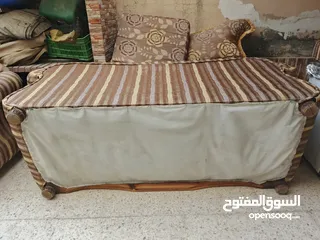  29 كنب كلاسيك للبيع من اربع قطع مناسب لصالون ومناسب غرفة جلوس ومناسب لغرفه ضيوف خشب اوزان ابيض