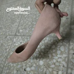  2 حذاء كعب نسائي باللون الزهري