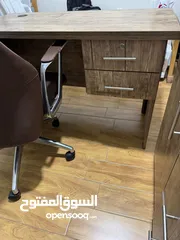  2 مكتب مع كرسي للبيع