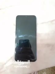  4 تلفون بحالة الوكالة و بسعر مميز قابل للتفاوض