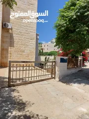  4 شقه 120م وترسات وحديقه 150م في أجمل مناطق تلاع العلي من المالك مباشره بسعر مغري