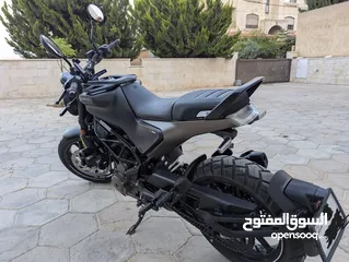  3 Husqvarna Svartpilen 250cc 2022