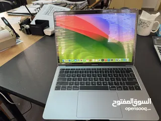  1 MacBook Air 2018. (256 GB) Retina display 13 inch 1.6 GHz dual-core intel i5