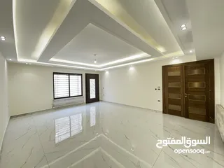  15 شقة شبه ارضي مساحة 200م وحديقة 250م مميزة للبيع بخلدا بسعر مميز تشطيبات مميزة (مشروع 111)