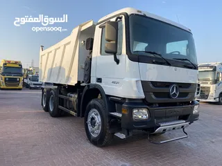  2 Mercedes tipper