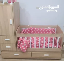  1 سرير اطفال بالدولاب
