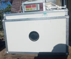  1 فقاسة بيض دجاج و فري