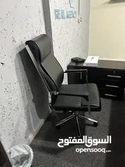  13 اثاث مكتبي متكامل للبيع  بسعر مغري جداً والبيع مستعجل