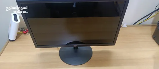  1 شاشة AQT هي شاشة عرض بقياس 19 بوصة من نوع LED، توفر تجربة مشاهدة واضحة بدقة HD 1440×900بكسل