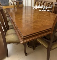  4 غرفة سفرة كاملة بحالة جيدة (طاولة و 8 كراسي وبوفيه وبيرو )
