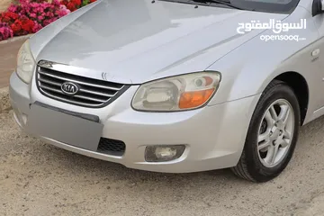  23 كيا سيراتو 2007 فحص كامل بحاله اتماتيك لون مميز بحاله ممتازه لا تحتاج إلى شيء مالك شخصي من الحرة