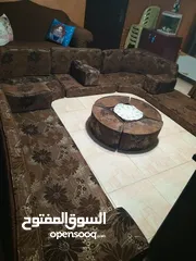  5 طاولات حديد وحدة كبيرة وتنتين صغار... واجهة سيكوريت........ طقم فرش عربي