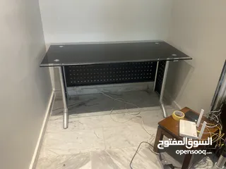  4 مكتب زجاج وحديد ثقيل للبيع