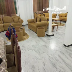  2 شقة مفروشة أرضية للايجار في ضاحية الرشيد 4 مكيفات بكل غرفة مكيف وبئر ماء خاص للشقة
