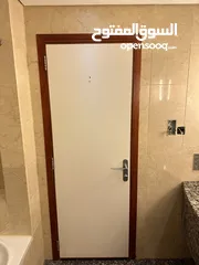  2 ابواب خشب صولد مقاومة للحريق للبيع بسعر مغري مقاس (80*210) يوجد 100 باب مع الحلق والكشفات