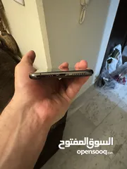  5 آيفون 11 برو ماكس بحالة وكاله مع ‏عظمة مساحة 64 جيجا  بطارية 89٪؜ استعمال سنه وارد كندي
