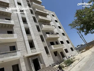  1 شقة أرضية بإطلالة مفتوحة وتشطيب مؤسس — فرصة لتصميم لمساتك الخاصة!