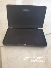  5 حقيبة كلاتش من ماركة كيليان ذا تمبتريس سوداء وراقيه ،Black Clutch The Temptress by Kilian