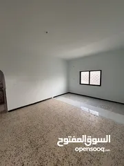 8 بيت طابقين للبيع في الحي الغربي  طابق ارضي بناء من 10الى 16 سنة  طابق اول بناء قبل 3شهور فقط