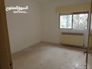  7 شقة فارغة - الجاردنز - 2نوم - ارضية - حديقة