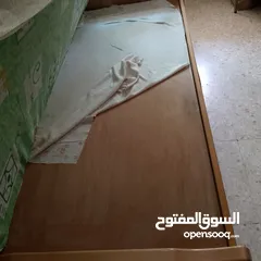  2 سرير عدد 2 مستعمل حشب زان بحالة جيدة جدا مع فرشات للبيع