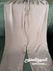  2 بنطلون اسود وبنطلون زهري  