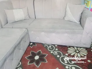  3 طقم كورنر9 مقاعد بحاله جيده للبيع بسعر مناسب....لون بيج مونس قماش شمواه