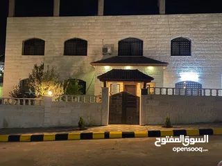  9 بيت طابقين للبيع