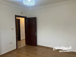  23 شقه طابق اول غير مفروشه للبيع في منطقة الكرسي
