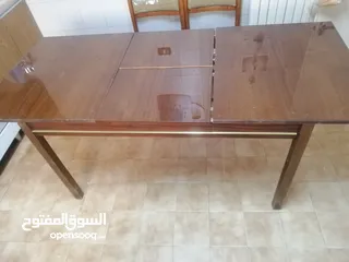  5 للبيع ثلاث تريات وطاوله مطبخ