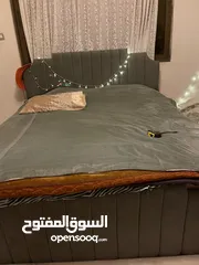  3 خزانة وسرير للبيع بحالة ممتازة استعمال قليل بداعي لسفر قابل لتفاوض من غير الفرشة