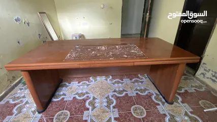  2 In  good condition office table