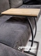  1 طربيزه شكل حلو بتفوت في الكنبايه سعرها 150