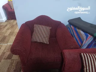  3 طقم كنب بحاله جيده 7 مقاعد