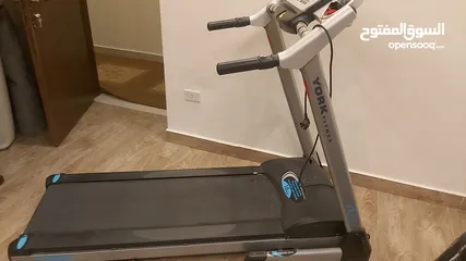  1 جهاز مشي  بحاله ممتازه استعمال بسيط شغال ما في ولا اشي