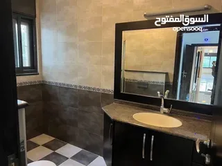  3 شقه فارغة للايجار في عين منجد
