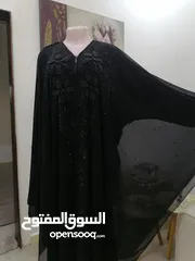  16 وينها  ام العريس عبايه شيفون فراشه مع شك  قطعتين  القطعه داخلي ملزقه مع الفراشه