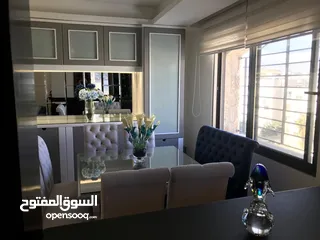  25 شقة طابق اخير مع روف في منطقة النخيل للبيع