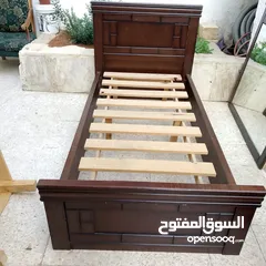  4 غرفة نوم شبابيه عباره عن تختين وتواليت ومراي وخزانه سحاب درفتين وكومودينا