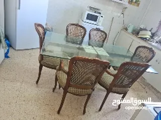  2 طاوله سفرة 6 كراسي وطقم كنب بحاله ممتازة وطاوله