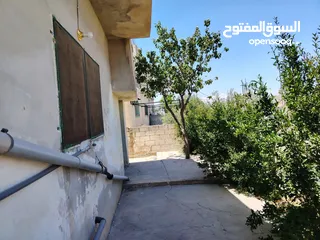  3 منزل للبيع مرخص مساحة البناء 155، عليه نص دونم