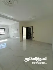  3 شقه تشطيب جديد2نوم مع ماستر2حمام صاله صالون مطبخ بلكون موقع مميز/يوجداسكان يتوفر به شقق أخرى للايجار