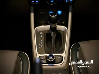  11 هونداي فينيو 2020 فل مع قتحه .فحص نخب نخب .ماتور 1600. كاش فقط .بنزين. .اتماتيك