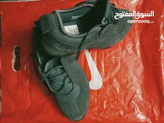  4 حذاء رياضي نايكي اصلى فيتنامي، مقاس 40.5 EUR ، شياكة وأناقة