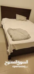  1 سرير كوين مع الفراش استعمال شهر