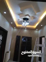  1 دهين مصري محترف بخبره كبيره في مجال الدهان و الديكورات وتركيب ورق الجدران وبديل الخشب وبديل الرخام ؟