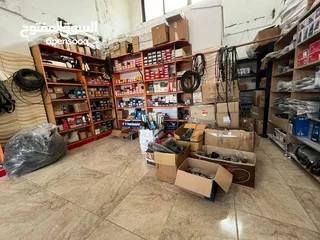  11 محل قطع سيارات للبيع كامل
